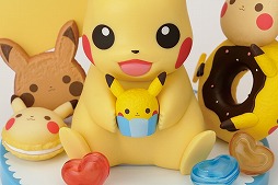 画像ギャラリー No.005のサムネイル画像 / スイーツに囲まれて幸せそうな「ピカチュウ」のフィギュアなどがプライズで登場
