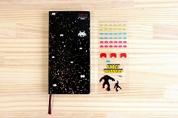 画像ギャラリー No.002のサムネイル画像 / 「スペースインベーダー」とコラボした「ほぼ日手帳」2018年版が9月2日より数量限定販売