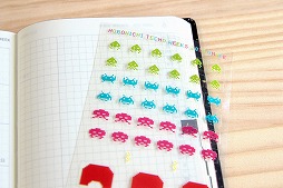 画像ギャラリー No.004のサムネイル画像 / 「スペースインベーダー」とコラボした「ほぼ日手帳」2018年版が9月2日より数量限定販売
