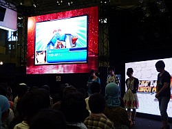 画像ギャラリー No.005のサムネイル画像 / 大勢のファンが詰め掛けた「スーパーロボット大戦L」スペシャルステージ。キャラホビ2010,バンダイナムコゲームスブースレポート