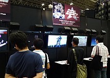 画像ギャラリー No.008のサムネイル画像 / 大勢のファンが詰め掛けた「スーパーロボット大戦L」スペシャルステージ。キャラホビ2010,バンダイナムコゲームスブースレポート