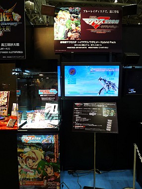 画像ギャラリー No.009のサムネイル画像 / 大勢のファンが詰め掛けた「スーパーロボット大戦L」スペシャルステージ。キャラホビ2010,バンダイナムコゲームスブースレポート
