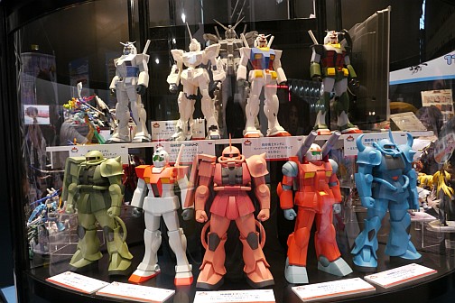 画像ギャラリー No.012のサムネイル画像 / 大勢のファンが詰め掛けた「スーパーロボット大戦L」スペシャルステージ。キャラホビ2010,バンダイナムコゲームスブースレポート