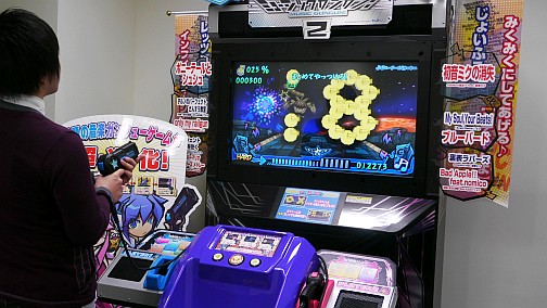 画像ギャラリー No.019のサムネイル画像 / “ZUNTATA”から“東方Project”アレンジ，そして“初音ミクまで。本日稼働 のAC「ミュージックガンガン！2」は，初心者も大歓迎の新作音ゲーだ