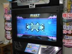 画像ギャラリー No.010のサムネイル画像 / 「ミュージックガンガン!2」にひみつ曲第2弾が本日追加。アイマス曲と聞いては黙っていられない漢,松PPの試遊レポを掲載。直撮りムービーもあるよ