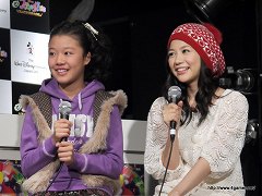 画像ギャラリー No.024のサムネイル画像 / 関根麻里さんと亀田姫月さんが「もっと!スティッチ!DS リズムでラクガキ大作戦♪」を体験プレイ。発売記念イベントのレポートを掲載