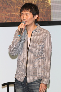 画像ギャラリー No.002のサムネイル画像 / ［TGS 2010］従来シリーズとは一味違った世界観とダブルヒロインが特徴的。「戦場のヴァルキュリア3」声優トークショウをレポート