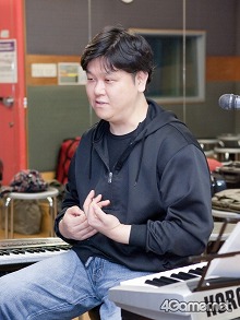 画像ギャラリー No.002のサムネイル画像 / 伊藤賢治氏が“全編バトル曲”のライブに向けて意気込みを語る。11月23日開催「THE NEXT STAGE 〜gentle echo meeting 3〜」を間近に控えたリハーサル現場に潜入