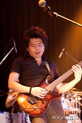 画像ギャラリー No.015のサムネイル画像 / 「サガ」や「聖剣伝説」のバトル曲がバンドサウンドに生まれ変わった！　伊藤賢治氏のライブ「THE NEXT STAGE 〜gentle echo meeting 3〜」レポート