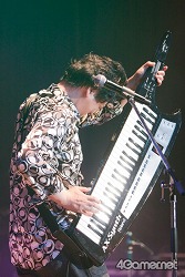 画像ギャラリー No.016のサムネイル画像 / 「サガ」や「聖剣伝説」のバトル曲がバンドサウンドに生まれ変わった！　伊藤賢治氏のライブ「THE NEXT STAGE 〜gentle echo meeting 3〜」レポート
