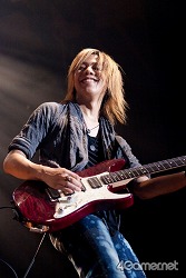 画像ギャラリー No.026のサムネイル画像 / 「サガ」や「聖剣伝説」のバトル曲がバンドサウンドに生まれ変わった! 伊藤賢治氏のライブ「THE NEXT STAGE 〜gentle echo meeting 3〜」レポート