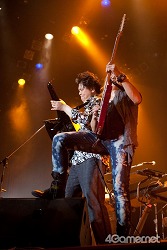 画像ギャラリー No.027のサムネイル画像 / 「サガ」や「聖剣伝説」のバトル曲がバンドサウンドに生まれ変わった! 伊藤賢治氏のライブ「THE NEXT STAGE 〜gentle echo meeting 3〜」レポート