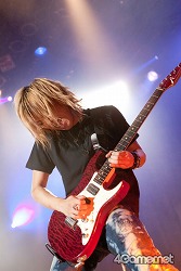 画像ギャラリー No.032のサムネイル画像 / 「サガ」や「聖剣伝説」のバトル曲がバンドサウンドに生まれ変わった! 伊藤賢治氏のライブ「THE NEXT STAGE 〜gentle echo meeting 3〜」レポート