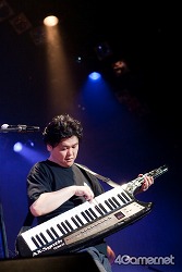 画像ギャラリー No.035のサムネイル画像 / 「サガ」や「聖剣伝説」のバトル曲がバンドサウンドに生まれ変わった! 伊藤賢治氏のライブ「THE NEXT STAGE 〜gentle echo meeting 3〜」レポート