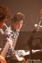 画像ギャラリー No.070のサムネイル画像 / 「サガ」や「聖剣伝説」のバトル曲がバンドサウンドに生まれ変わった! 伊藤賢治氏のライブ「THE NEXT STAGE 〜gentle echo meeting 3〜」レポート