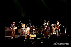 画像ギャラリー No.093のサムネイル画像 / 「サガ」や「聖剣伝説」のバトル曲がバンドサウンドに生まれ変わった! 伊藤賢治氏のライブ「THE NEXT STAGE 〜gentle echo meeting 3〜」レポート