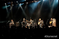 画像ギャラリー No.097のサムネイル画像 / 「サガ」や「聖剣伝説」のバトル曲がバンドサウンドに生まれ変わった! 伊藤賢治氏のライブ「THE NEXT STAGE 〜gentle echo meeting 3〜」レポート