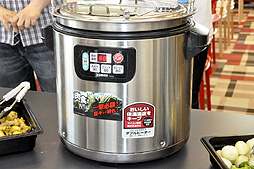 画像ギャラリー No.015のサムネイル画像 / SCEの社食が「TOKYO JUNGLE」にジャックされた？　片岡氏と山際氏も登場した「TOKYO JUNGLE」特製カレー事前試食会をレポート