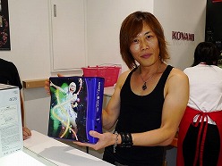 画像ギャラリー No.008のサムネイル画像 / KONAMI名物プロデューサーのNAOKIが1日店長に！ 「DanceEvolution」発売記念イベントをレポート