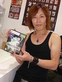 画像ギャラリー No.010のサムネイル画像 / KONAMI名物プロデューサーのNAOKIが1日店長に！ 「DanceEvolution」発売記念イベントをレポート
