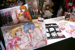 画像ギャラリー No.008のサムネイル画像 / 「うみねこのなく頃に」がついに完結。同人ゲームから企業ブースまで網羅した，「コミックマーケット79」フォトレポートを掲載