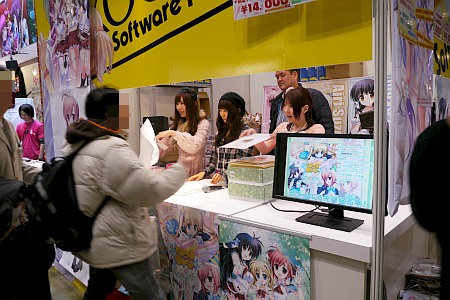 画像ギャラリー No.027のサムネイル画像 / 「うみねこのなく頃に」がついに完結。同人ゲームから企業ブースまで網羅した，「コミックマーケット79」フォトレポートを掲載