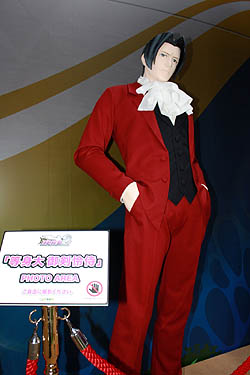 画像ギャラリー No.003のサムネイル画像 / ［TGS 2010］事件現場を再現したブースにて，御剣が新たに手にした技“ロジックチェス”をたっぷり満喫。「逆転検事2」プレイレポート