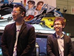 画像ギャラリー No.009のサムネイル画像 / ［AMショー］セガブースイベントレポート。驚きのコラボ情報も飛び出した！　「頭文字D ARCADE STAGE 6 AA」＆「戦国大戦」発表会の模様をお届け