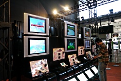 画像ギャラリー No.009のサムネイル画像 / ［TGS 2010］「DISSIDIA」最新作がさっそく遊べるスクエニブース速報。「KINGDOM HEARTS」「The 3rd Birthday」はシアター視聴後にプレイ可能！