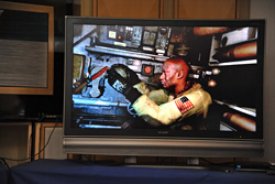 画像ギャラリー No.004のサムネイル画像 / ［TGS 2011］「重鉄騎」はゲームパッドとKinect両方を使って操作する!? コクピット内のボタンやレバーを操作する様子が格好良すぎるデモプレイを見てきた