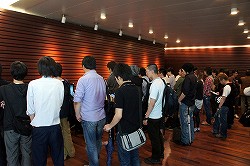 画像ギャラリー No.013のサムネイル画像 / 志半ばで敗れ去っていくプレイヤーに宮崎ディレクターもニヤリ。「DARK SOULS」（ダークソウル）先行体験イベントをレポート