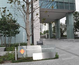 画像ギャラリー No.001のサムネイル画像 / 「ICO」での崩れる橋のシーンは，「この先も手を繋いでくださいね」というメッセージ。上田文人氏も登場した「ICO」「ワンダと巨像」プレミアムイベントをレポート