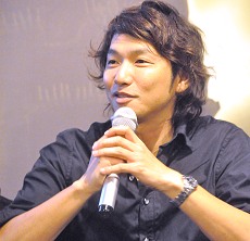 画像ギャラリー No.018のサムネイル画像 / 「ICO」での崩れる橋のシーンは，「この先も手を繋いでくださいね」というメッセージ。上田文人氏も登場した「ICO」「ワンダと巨像」プレミアムイベントをレポート
