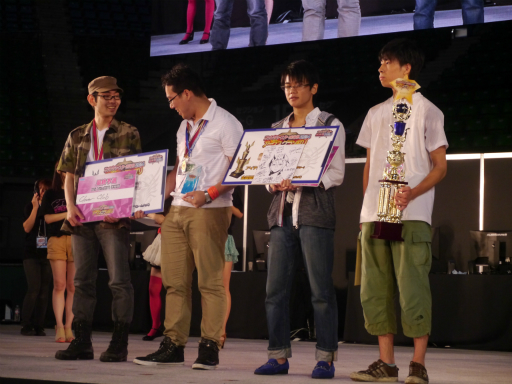 画像ギャラリー No.065のサムネイル画像 / PSO2公式大会「アークスグランプリ決勝」が開催。コスプレイヤーやライブが彩った「ファンタシースター感謝祭2014」決勝会場の模様と合わせてレポート