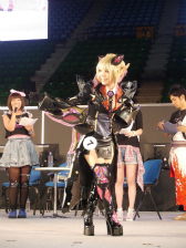 画像ギャラリー No.071のサムネイル画像 / PSO2公式大会「アークスグランプリ決勝」が開催。コスプレイヤーやライブが彩った「ファンタシースター感謝祭2014」決勝会場の模様と合わせてレポート