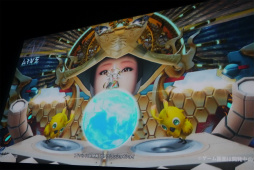 画像ギャラリー No.018のサムネイル画像 / 「PSO2」に小林幸子さんが降臨,メガ幸子と共にフェニックスに乗ってバーチャルライブを披露する。都内で行われた「地球親善大使 就任式」レポート