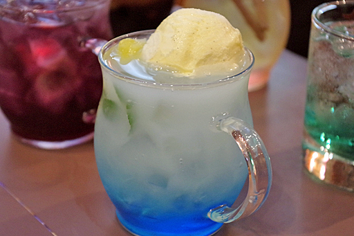 画像ギャラリー No.013のサムネイル画像 / 本日オープンした「PSO2 アークスカフェ The Best」の試食会をレポート。過去の人気メニューに新メニューを加えた,アークスカフェのBest版