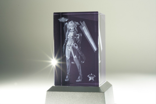 画像ギャラリー No.041のサムネイル画像 / 「PSO2」のマイキャラクターが（物理的に）目の前に出現。さっそく「マイキャラ3Dクリスタルフィギュア」を仔細に確認してみた