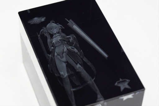 画像ギャラリー No.043のサムネイル画像 / 「PSO2」のマイキャラクターが（物理的に）目の前に出現。さっそく「マイキャラ3Dクリスタルフィギュア」を仔細に確認してみた