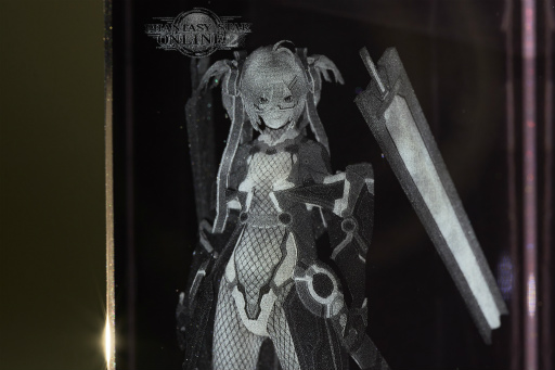 画像ギャラリー No.044のサムネイル画像 / 「PSO2」のマイキャラクターが（物理的に）目の前に出現。さっそく「マイキャラ3Dクリスタルフィギュア」を仔細に確認してみた