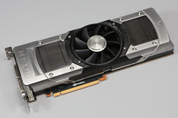 画像ギャラリー No.002のサムネイル画像 / 「GeForce GTX 690」レビュー。「プレイアブルな3画面環境」をカード1枚で実現可能に
