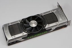 画像ギャラリー No.016のサムネイル画像 / 「GeForce GTX 690」レビュー。「プレイアブルな3画面環境」をカード1枚で実現可能に
