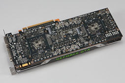 画像ギャラリー No.017のサムネイル画像 / 「GeForce GTX 690」レビュー。「プレイアブルな3画面環境」をカード1枚で実現可能に