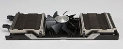 画像ギャラリー No.026のサムネイル画像 / 「GeForce GTX 690」レビュー。「プレイアブルな3画面環境」をカード1枚で実現可能に