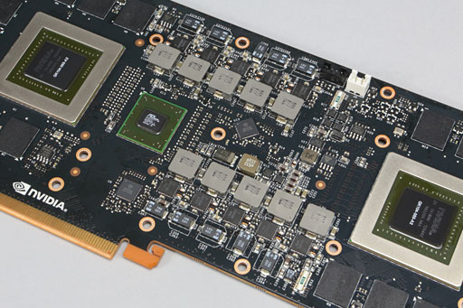 画像ギャラリー No.030のサムネイル画像 / 「GeForce GTX 690」レビュー。「プレイアブルな3画面環境」をカード1枚で実現可能に