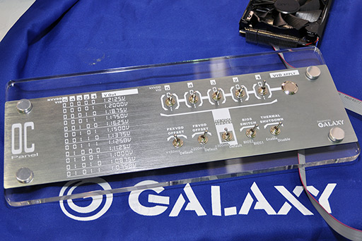 画像ギャラリー No.003のサムネイル画像 / ［COMPUTEX］GALAXY，ベースクロック1200MHz超の「白いGTX 680」カードと，外付けのOC補助ツール「OC Panel」を公開