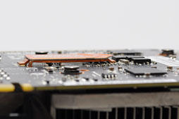 画像ギャラリー No.015のサムネイル画像 / 全長170mm。“Mini-ITXサイズ”のASUS製GTX 670カードを試す