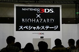 画像ギャラリー No.001のサムネイル画像 / 「BIOHAZARD THE MERCENARIES 3D」の実機デモプレイも初公開された! 3DS用「BIOHAZARD」シリーズスペシャルステージレポート