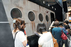 画像ギャラリー No.008のサムネイル画像 / ［TGS 2011］「バイオハザード リベレーションズ」を，怪しい雰囲気満点の特設コーナーでプレイしてみた