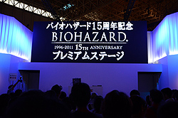 画像ギャラリー No.001のサムネイル画像 / ［TGS 2011］「バイオハザード15周年記念ステージ」にジル・バレンタイン姿の紗綾さんが登場。さらに鈴木史朗さんが「ザ・マーセナリーズ」のスコアアタックに挑戦